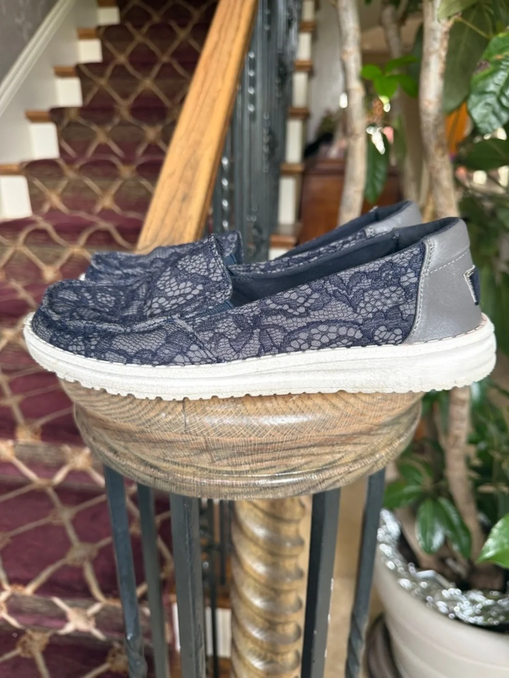 HEY DUDE LENA WOMEN’S lace slip on shoe preowned good condition size 7